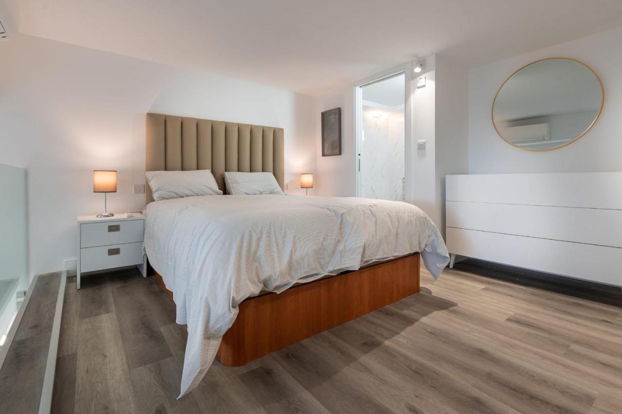 Beachfront Maisonette ジブラルタル エクステリア 写真