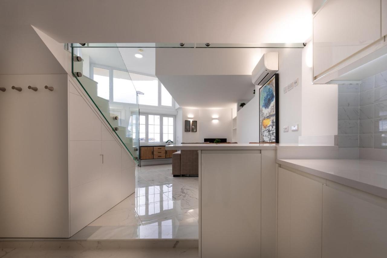 Beachfront Maisonette ジブラルタル エクステリア 写真