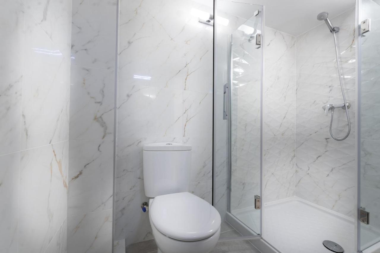 Beachfront Maisonette ジブラルタル エクステリア 写真