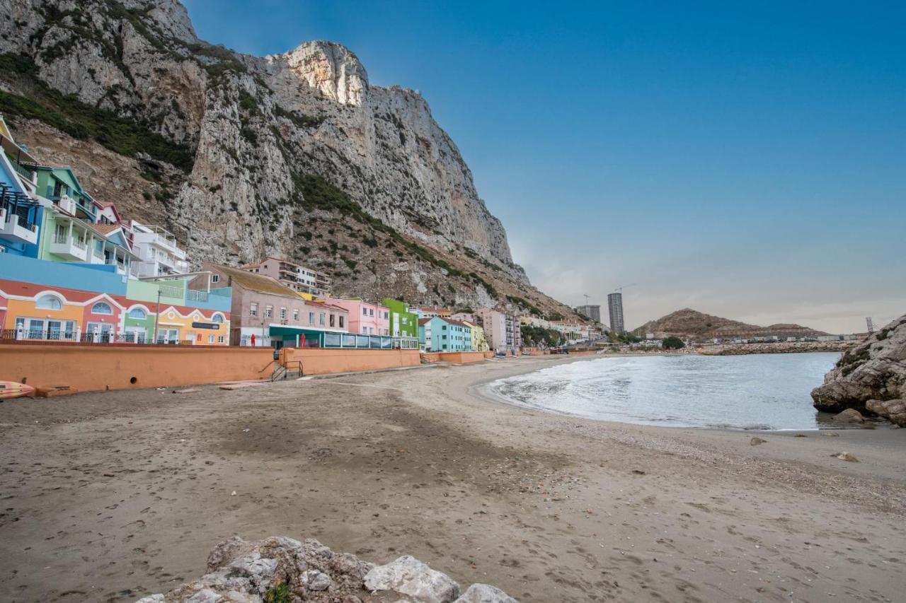 Beachfront Maisonette ジブラルタル エクステリア 写真